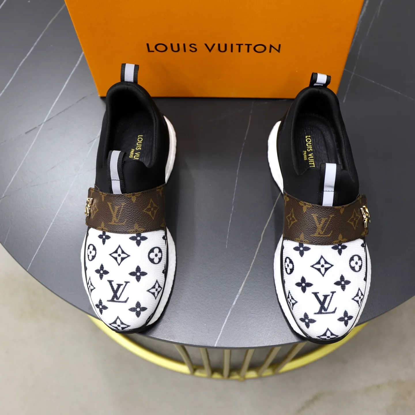 Ex-factory price: 442💰🙅‍♂️🙅‍♂️🙅‍♂️ Brand: GUCCI Standard code: 38-44 (45 customized) Grade: Same as the official website Material: Original leather splicing, comfortable and breathable lining, original wear-resistant outsole Style category: Men's fashionable casual shoes, running shoes, noble luxury brand elements, top luxury Color: actual picture color